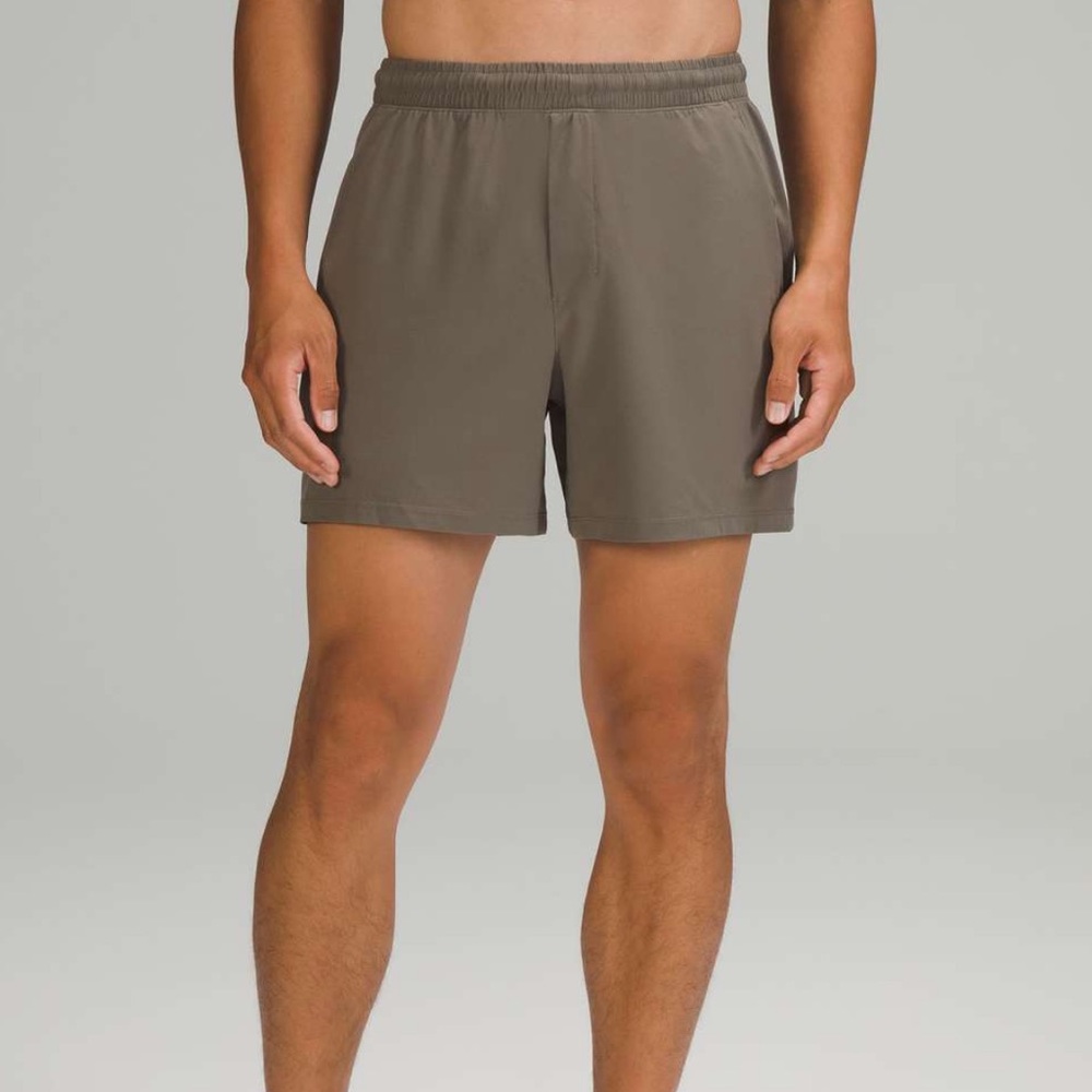 NWT Lululemon Men’s Pace Breaker Linerless Short 5"
Rover